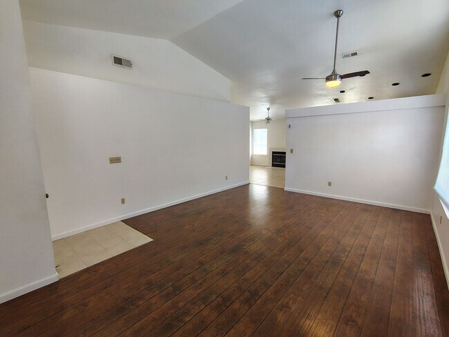 Foto del edificio - 4920 Apple Farm Ln