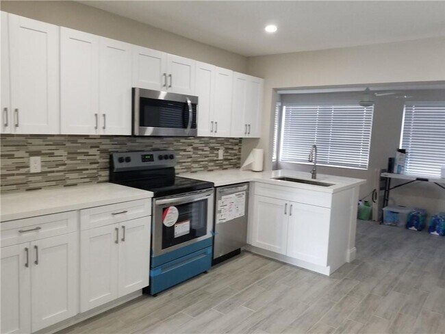 Foto del edificio - 4555 NW 16th Ter