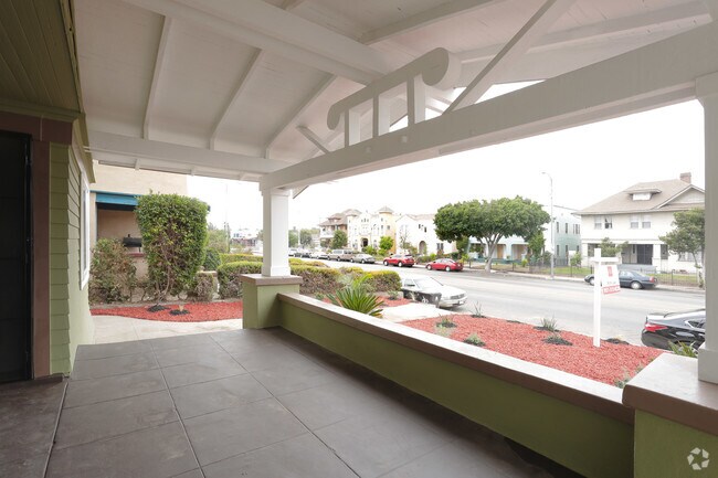 Foto del edificio - 2926-2928 S Normandie Ave