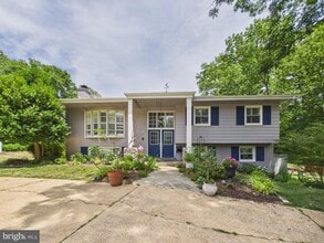 Building Photo - 9201 Cherrytree Dr