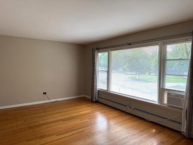 Building Photo - 422 Edwards Ave