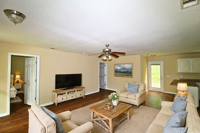 Foto del edificio - 122 Harden Rd