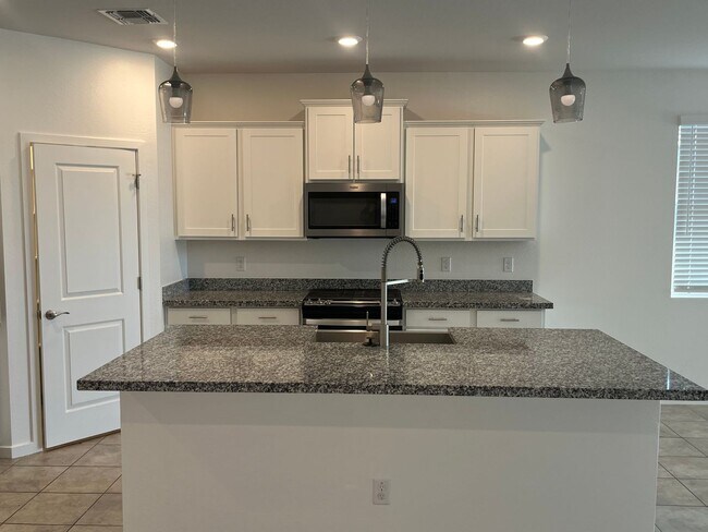 Foto del edificio - 19915 W Badgett Ln