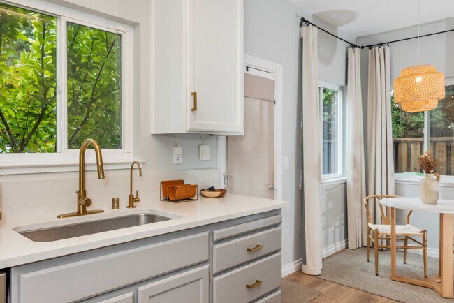 Foto del edificio - 1954 Bristol St