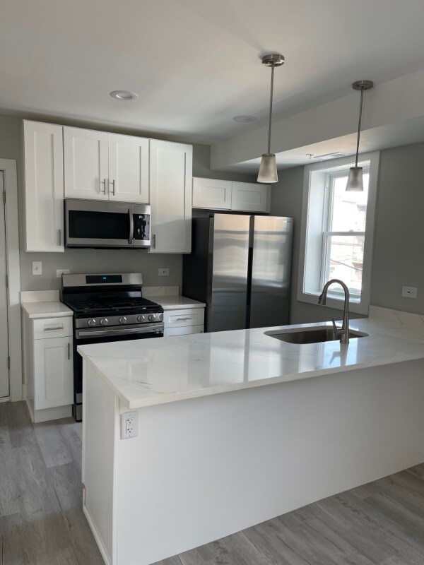 Foto principal - 2242 W 18th Pl