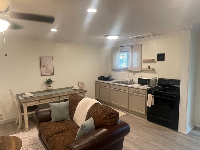 Foto del edificio - 2401 Amelia Ave