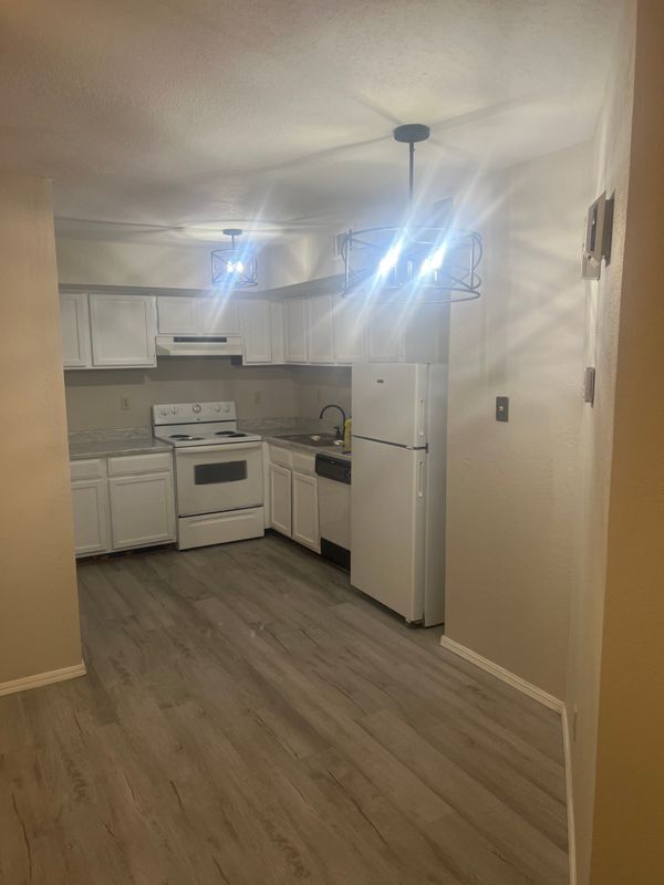 Foto del edificio - 1730 E 67th St