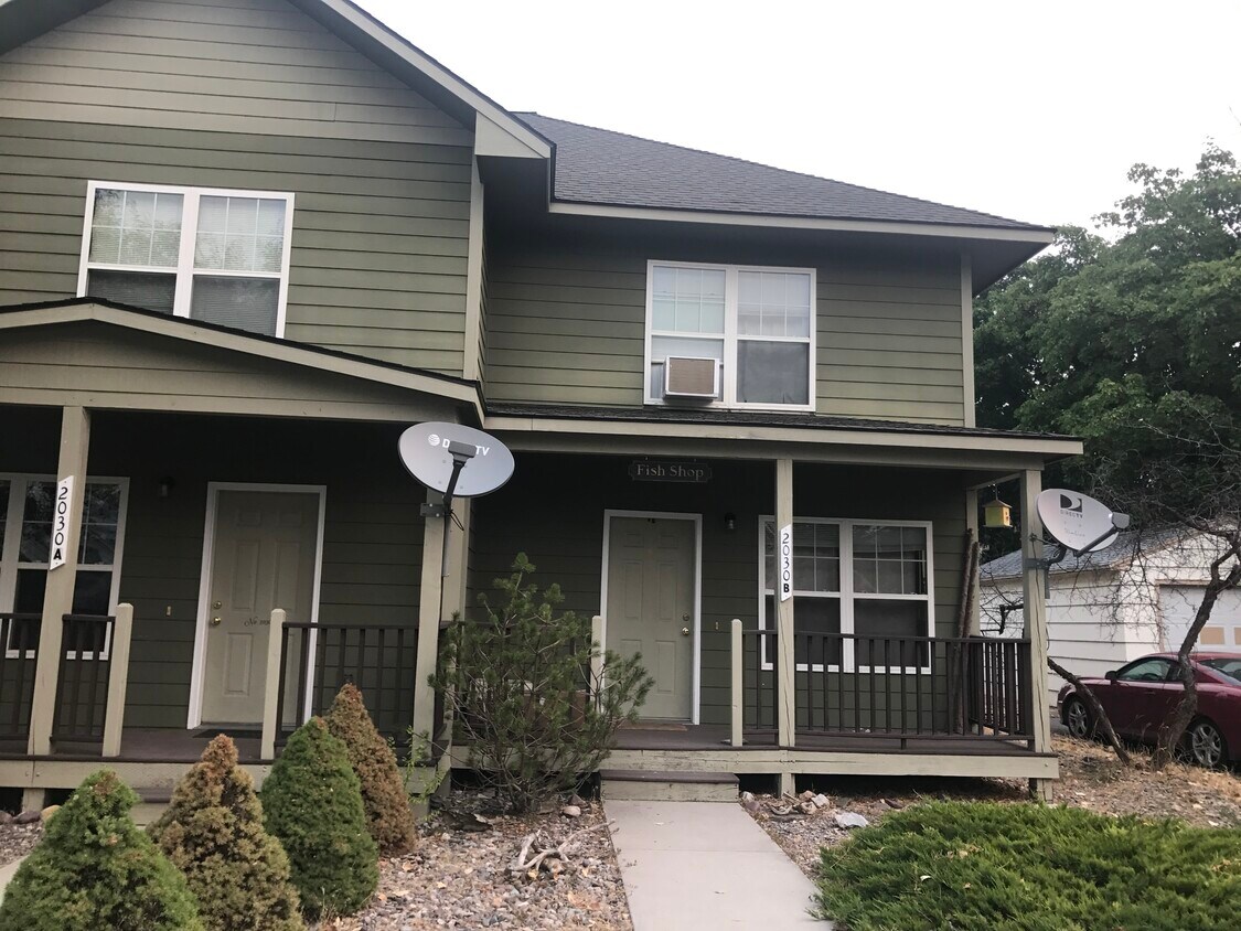 Foto principal - 2030 Strand Ave