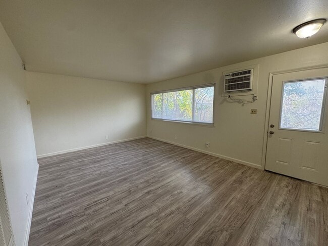 Building Photo - 4360 Twain Dr