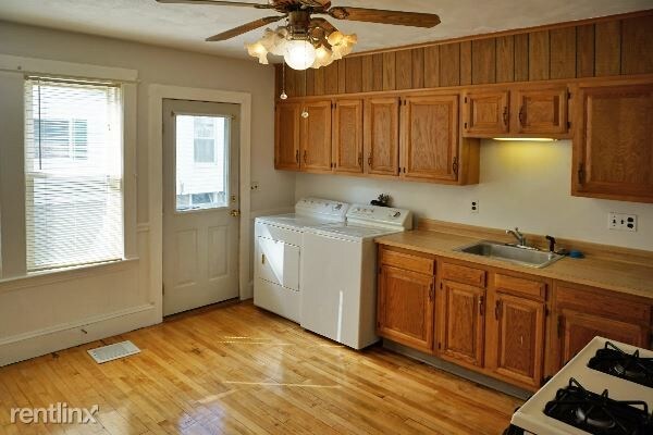 Building Photo - 2 br, 1 bath Apartment - 177 Robbins St # A