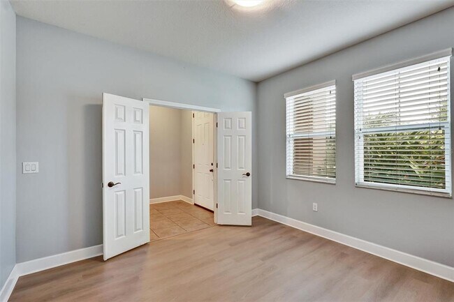 Foto del edificio - 4628 Garden Arbor Way