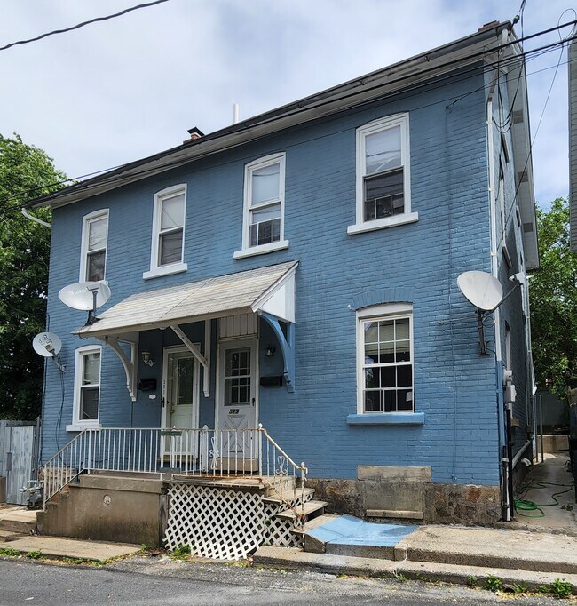 Building Photo - 529 Bradley St