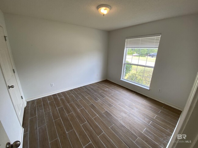Building Photo - 7960 Eagle Creek Dr