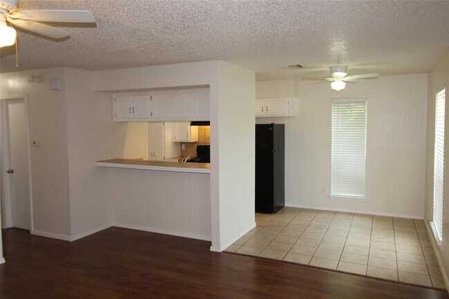 Building Photo - 907 Aspen Ct