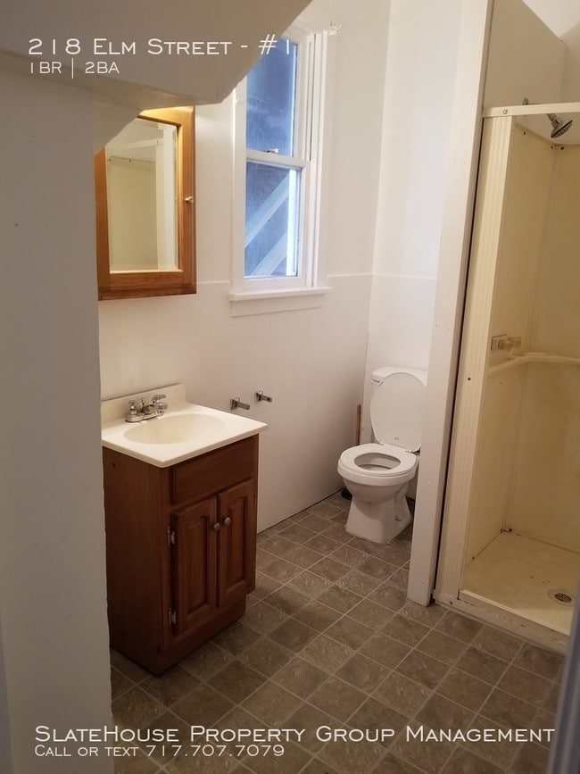 Building Photo - 218 Elm St