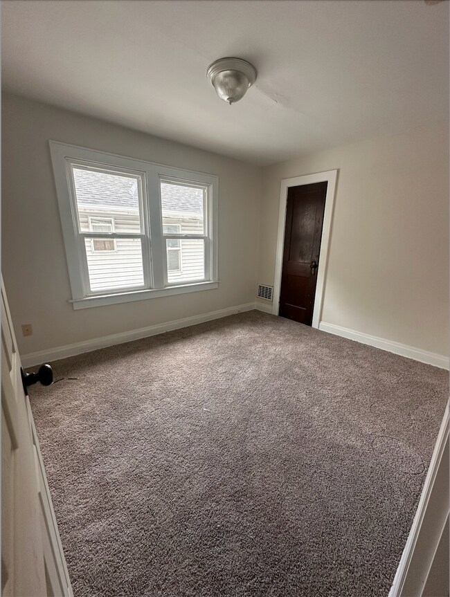 Foto del edificio - 643 S Burgess Ave