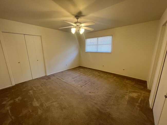 Building Photo - TriPlexes *LEASING SPECIAL AVAILABLE*
