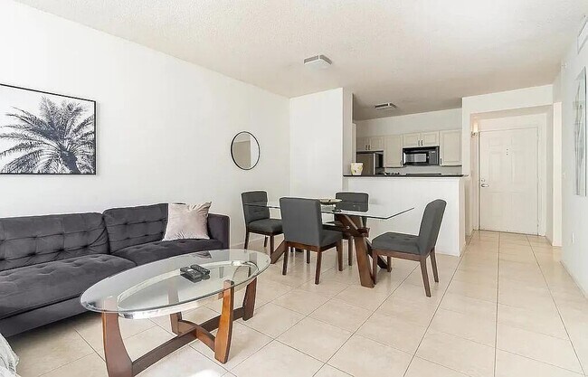 Building Photo - 630 S Sapodilla Ave