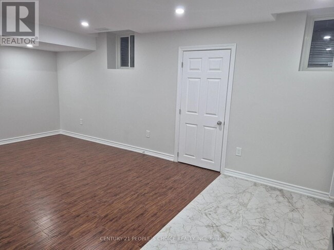 Photo du bâtiment - 4554 Willow Creek Dr