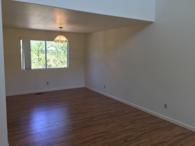 Foto del edificio - NW Reno Two Story - Beautiful Landscaping ...