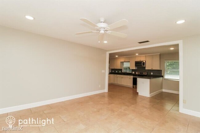Building Photo - 3 br, 2 bath House - 800 N Sunset Drive UNIT