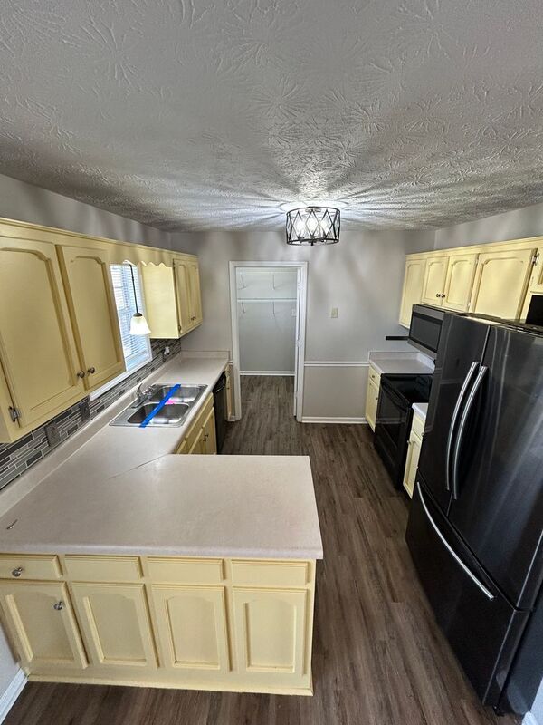 Building Photo - 309 Oakdale Dr