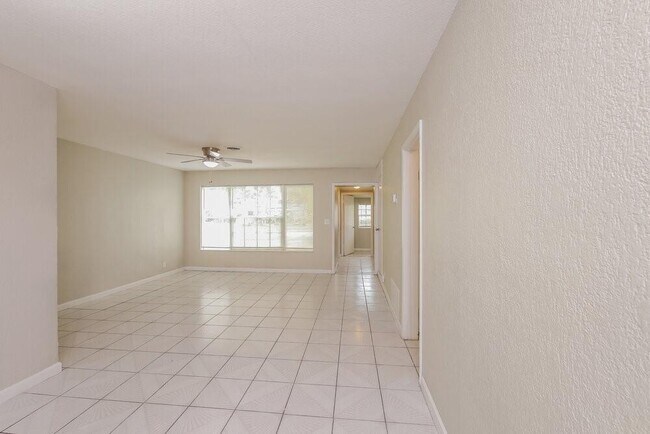 Foto del edificio - 6210 NW 13th St