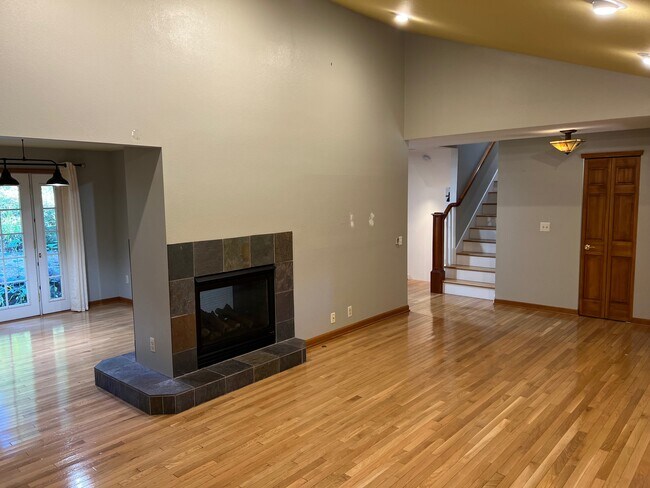 Building Photo - 6712 Sierra Dr SE