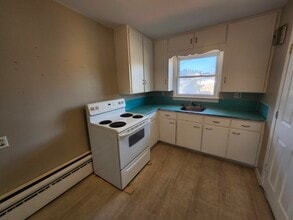 Building Photo - 1132 Rothesay Rd