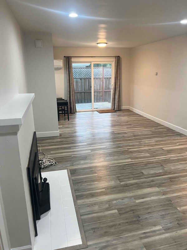 Building Photo - 1198 Whitney Ave