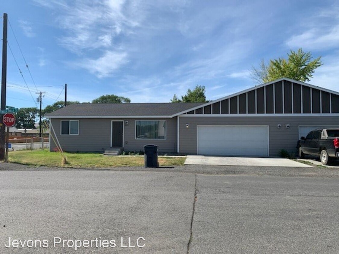 300 W Walla Walla St, Union Gap, WA 98903 Apartment for Rent in Union Gap, WA