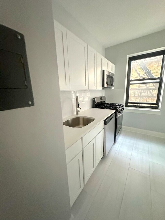 Interior Photo - Palisades Towers