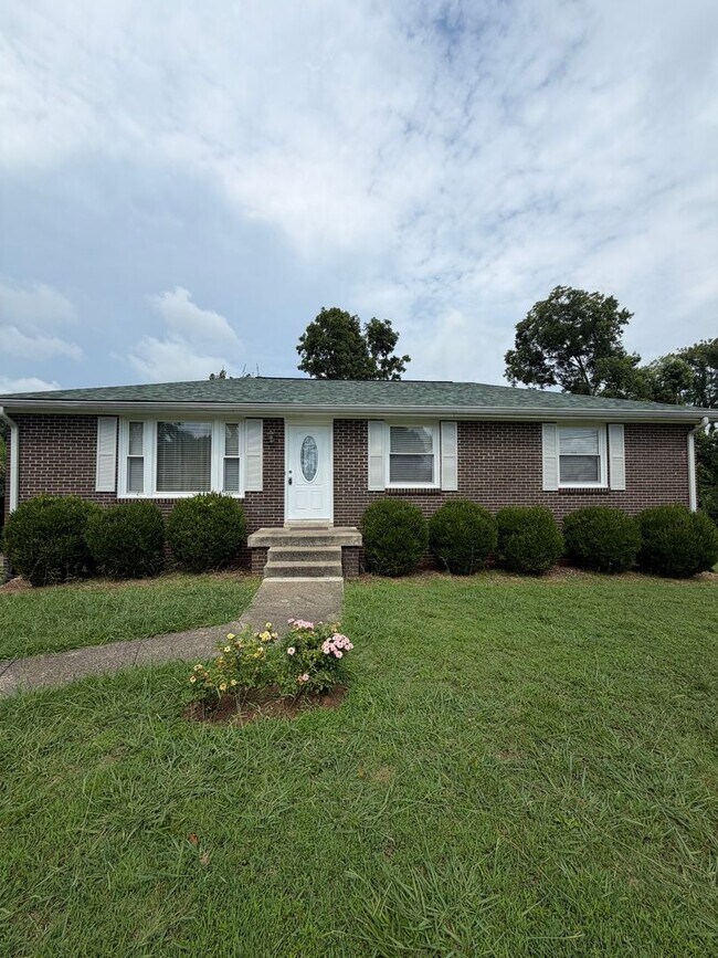 Building Photo - 160 E Regent Dr