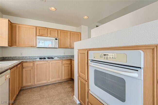Building Photo - 47 E Agate Ave