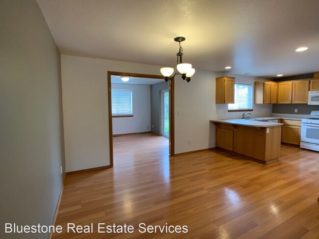 Foto del edificio - 4 br, 2.5 bath House - 5617 SE 65th Avenue