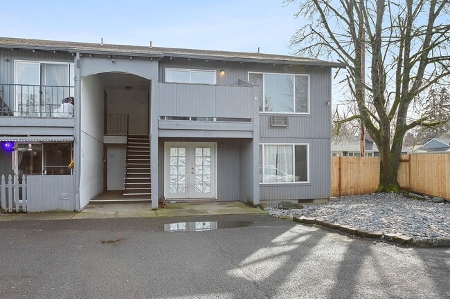 Building Photo - Pine Tree Lane Apartments