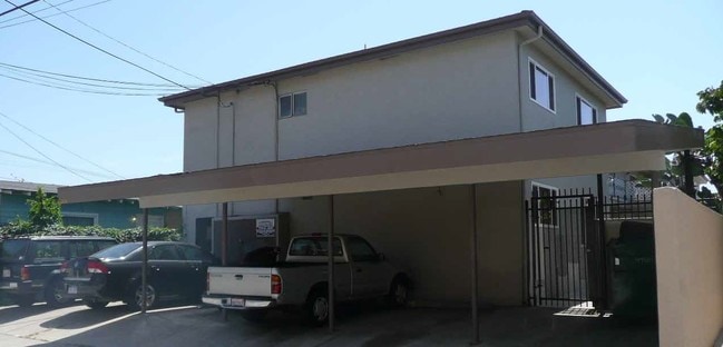 Building Photo - 4930 Santa Monica Ave
