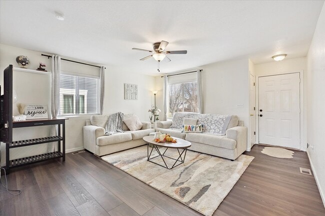 Foto del edificio - 5155 Golden Eagle Pky