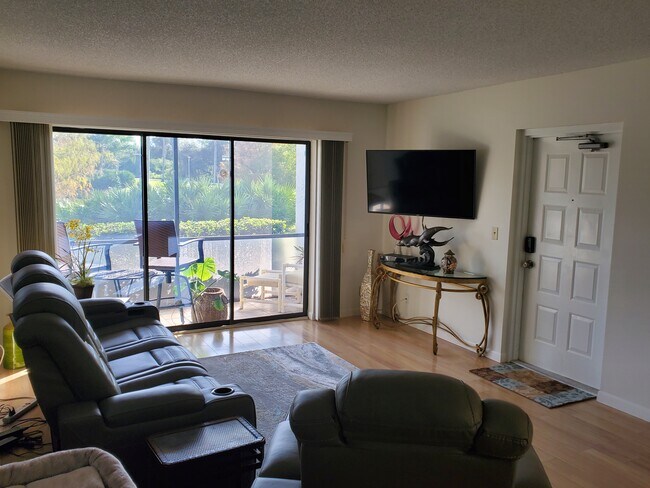 Foto del edificio - 2762 SW Matheson Ave