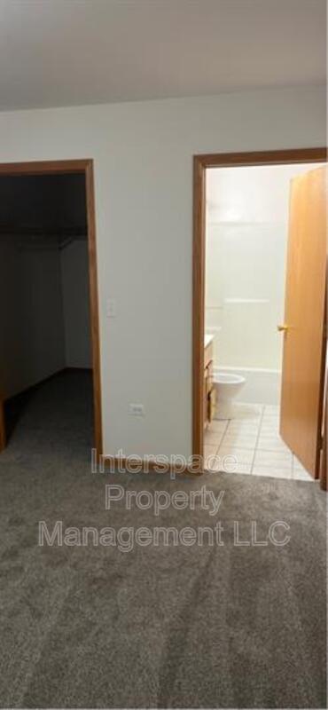 Building Photo - 1335 Rock Run Dr