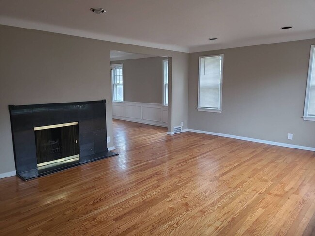 Building Photo - Beautiful Spacious Home in Lyndhurst