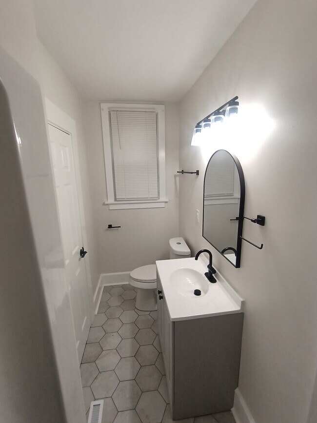 Foto del edificio - 813 E Wayne St