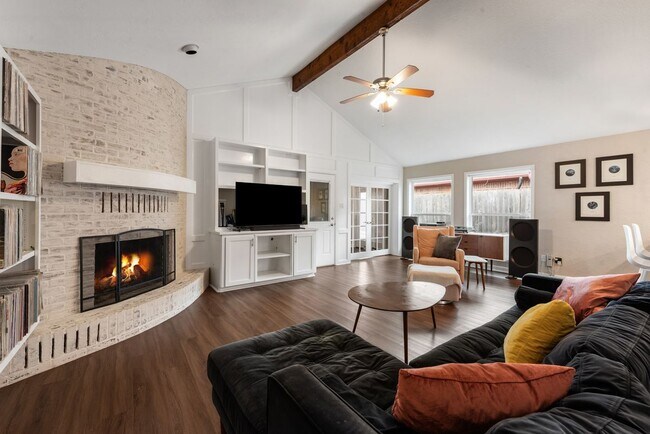 Building Photo - 2907 Broadmoor Dr