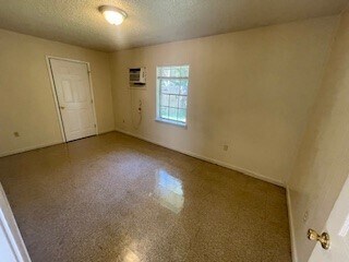 Foto del edificio - 48088 Stafford Rd