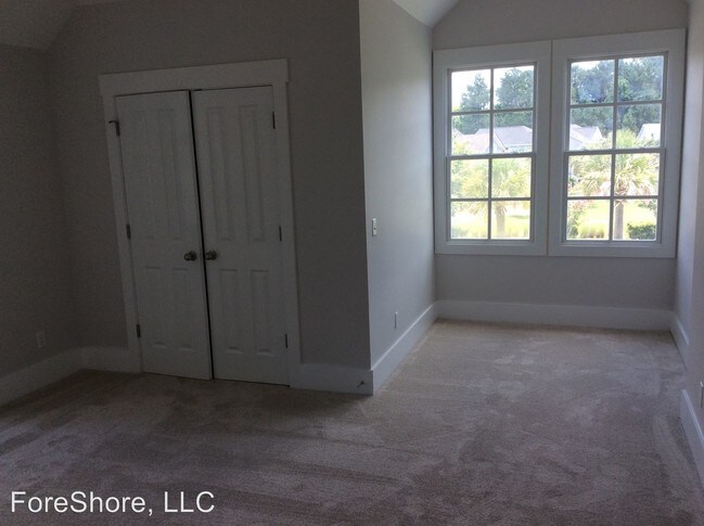Building Photo - 10 Halsey Cir