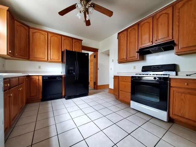 Kitchen, viewed from rear entrance - 204 Crawford Ave