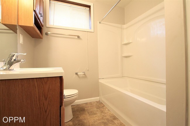 Building Photo - 2 br, 1 bath Apartment - 4604 CASS STREET