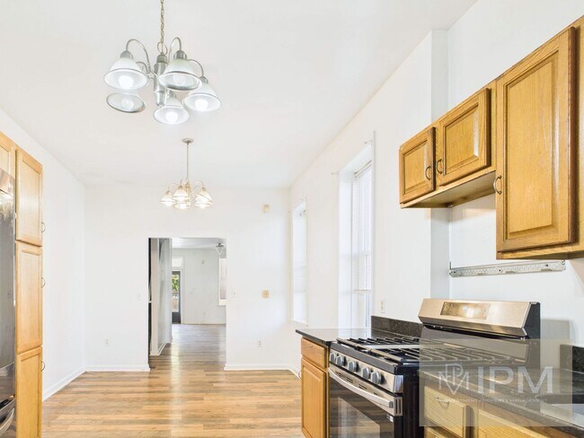 Building Photo - Coming Soon! Spacious 3 Bedroom, 2 Bath Ho...