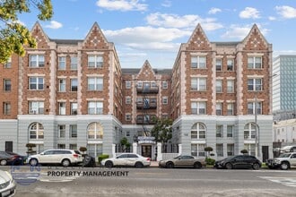 Building Photo - 432 S. New Hampshire