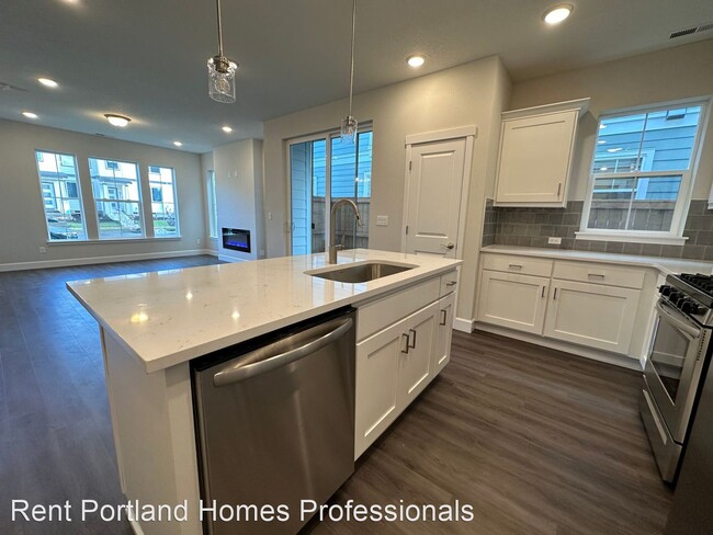 Building Photo - 3 br, 2.5 bath House - 3893 SE 81st Ave